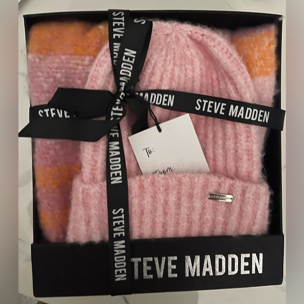 Steve Madden Vibrant Pink and Orange Knit Gift Set